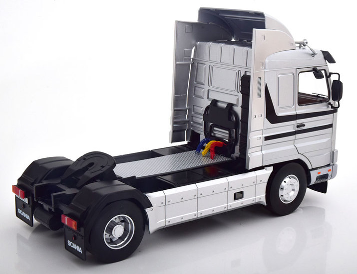 Road Kings 1:18 Scania 143 Streamline 1995 zilver, trekker