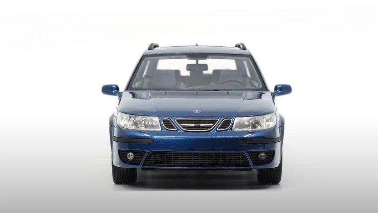 DNA Collectibles 1:18 Saab 9-5 Sportcombi Aero 2005 blauw 