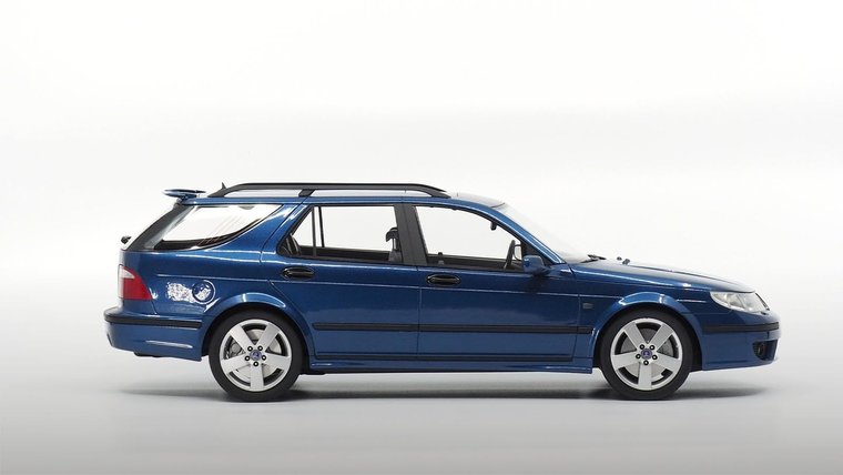 DNA Collectibles 1:18 Saab 9-5 Sportcombi Aero 2005 blauw 