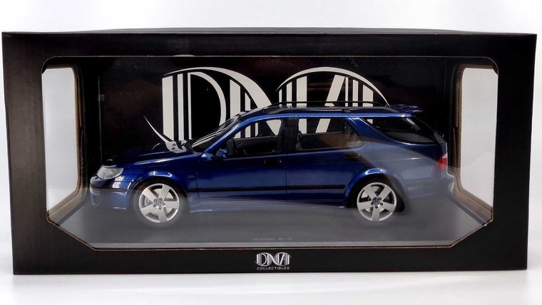 DNA Collectibles 1:18 Saab 9-5 Sportcombi Aero 2005 blauw 