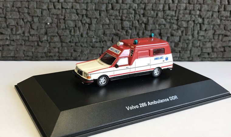 BOS 1:87 Volvo 265 Ambulance