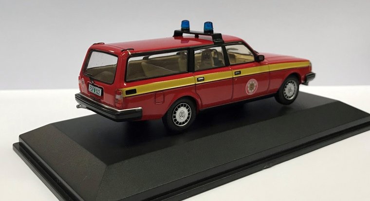 Triple9 Premium 1:43 Volvo 240 &quot;Radningstjansten&quot; 1983 Reding Zweden