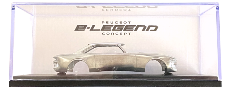 VOXxi9 1:43 Peugeot e-legend 2018 bodyshell decast boxed