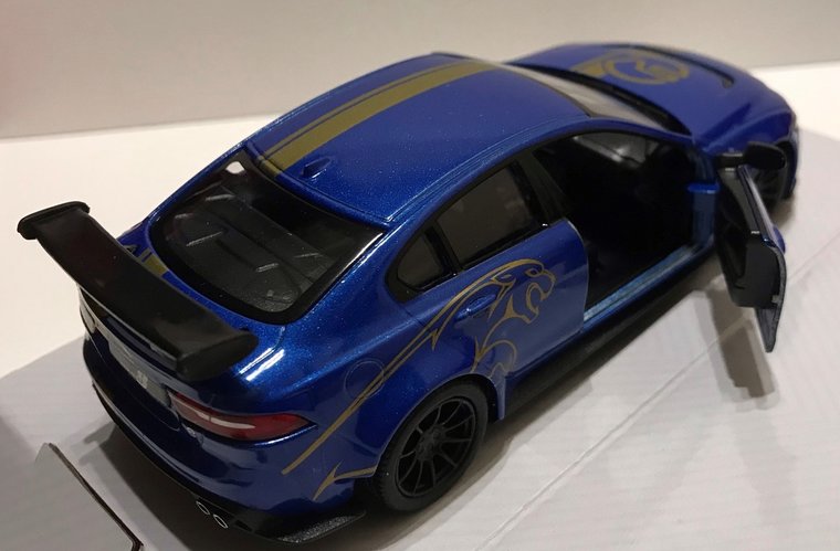 Kinsmart 1:36 Jaguar XE SV Project 8 2018 , blue with graphics