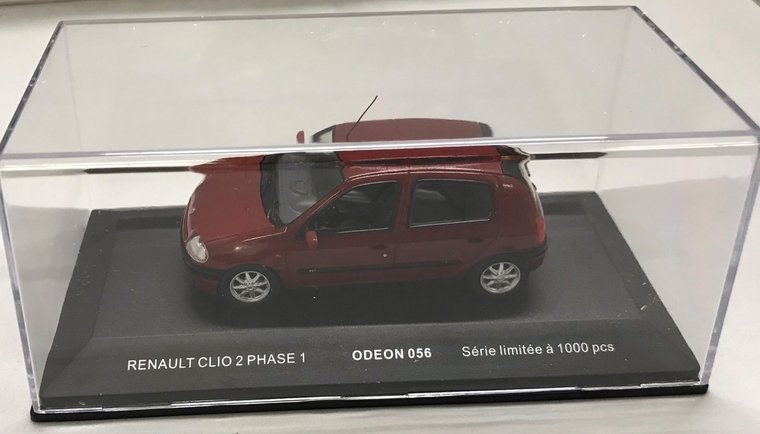 Odeon 1:43 Renault Clio II Phase 1 donkerrood metallic