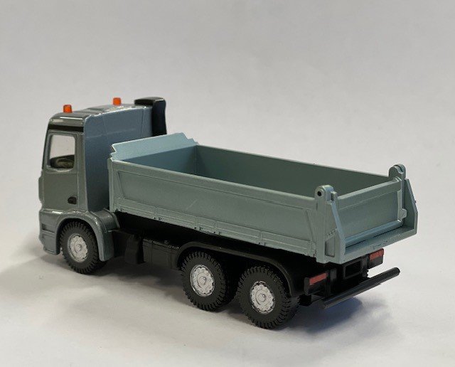 Norev 1:64 Mercedes Benz Arocs grijs