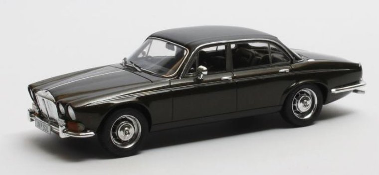 Matrix 1:43 Daimler Double Six Vanden Plas Serie 1 mink zwart 1973