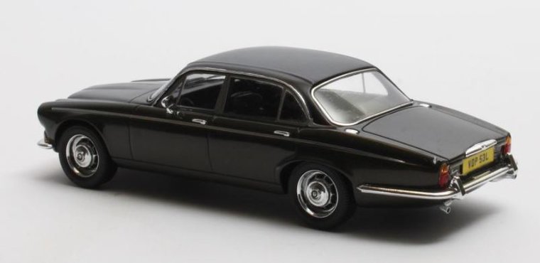 Matrix 1:43 Daimler Double Six Vanden Plas Serie 1 mink zwart 1973