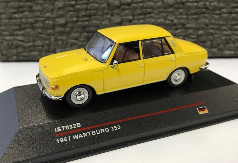 IST 1:43 Wartburg 353 1967 geel - Bruin Interieur