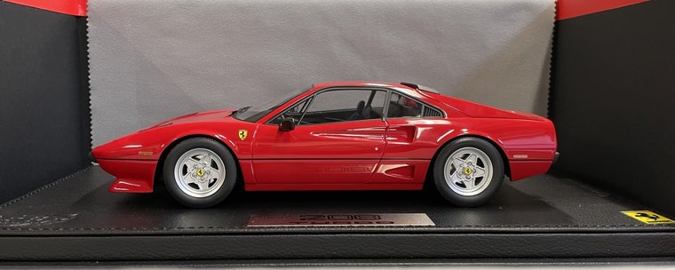 BBR Models 1:18 Ferrari 208 GTB TURBO Limited edition 002 / 200 pcs met  VITRINEPLEXIGLAS DISPLAY CASE 