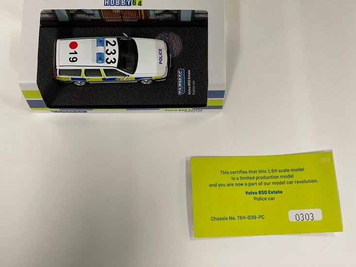 Tarmac 1:64 Volvo 850 police car England / Great Britain / United Kingdom, Hobby64 