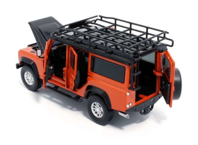 Tayumo 1:32 Land Rover Defender 110 met imperiaal oranje zwart