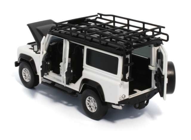 Tayumo 1:32  Land Rover Defender 110 met imperiaal wit zwart in window box
