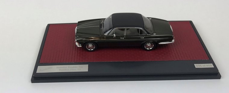 Matrix 1:43 Daimler Double Six Vanden Plas Serie 1 mink zwart 1973