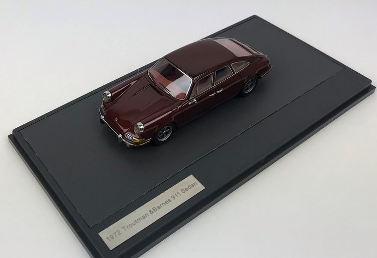 Matrix 1:43 Porsche 911 Troutman &amp; Barnes bruin