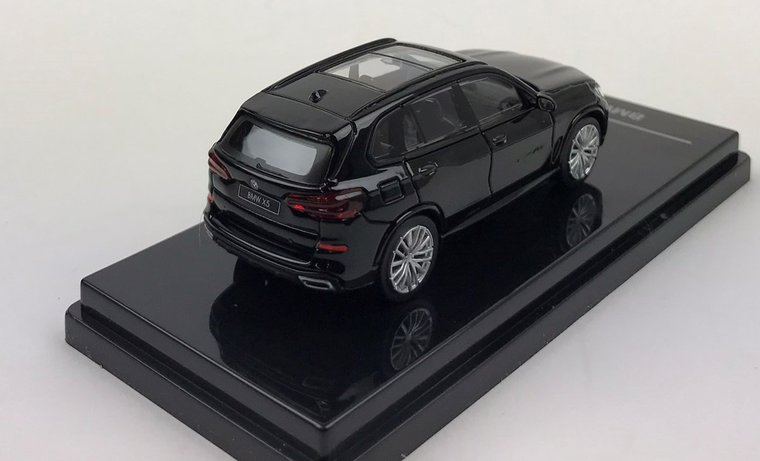 Para 64 1:64 BMW X5 G05 LHD zwart product van Paragon