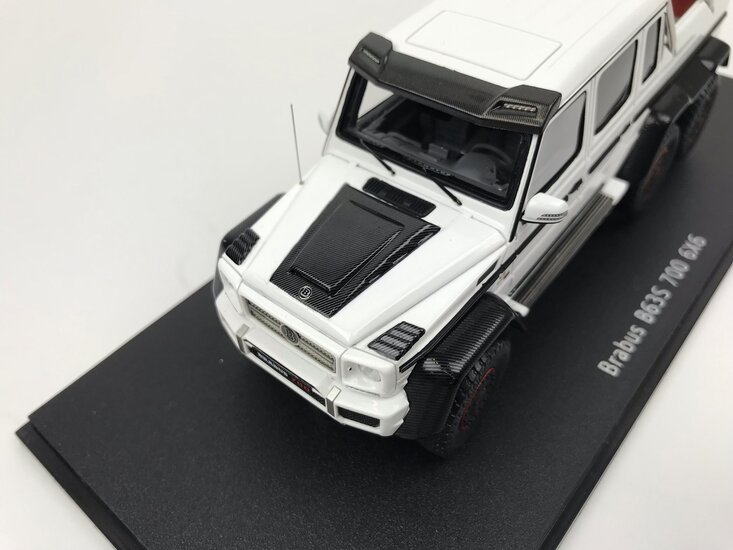 Schuco 1:43 Brabus B63 S 700 6x6 wit,  Pro.R 43