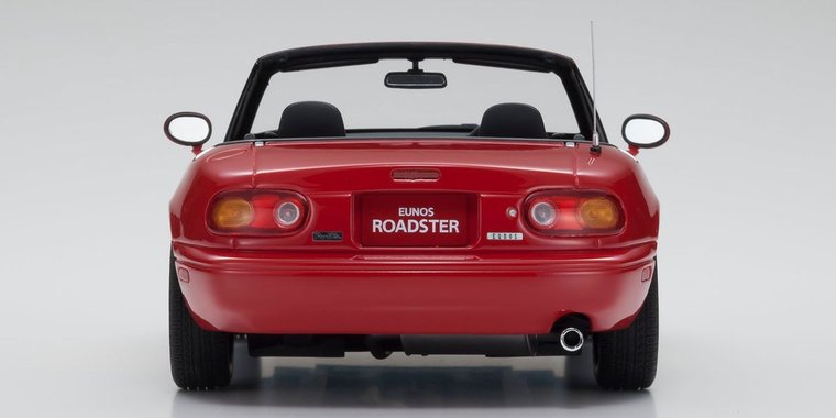 Kyosho 1:18 Mazda Eunos ( MX5) Roadster Resin Samurai Series RHD, oplage 700 stuks