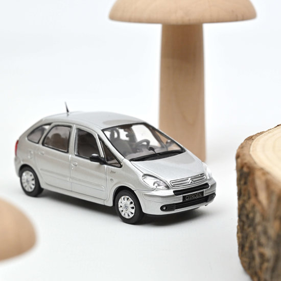 Norev 1:43 Citroen Xsara Picasso 2004 - zilver