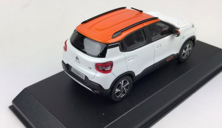 Norev 1:43 Citroen C3 (Indian market) 2021 wit met oranje