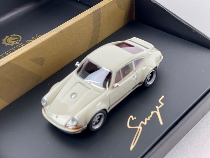 Tesuma 1:64 Porsche 964 Restomod Resin Series 1989-1994 Brandy White in luxe verpakking