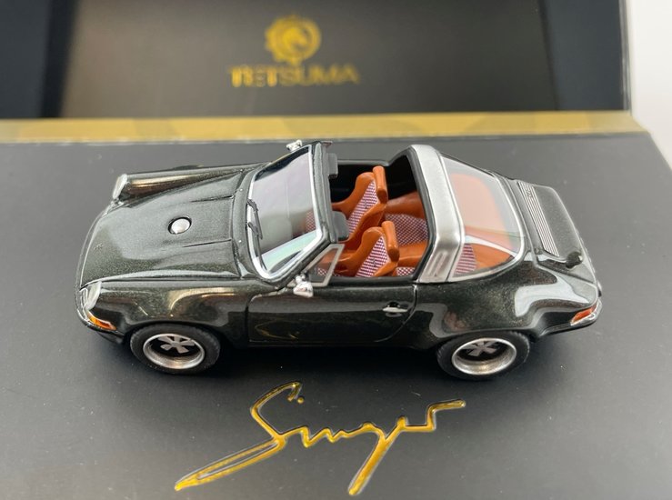 Tesuma 1:64 Porsche 964 Targa Restomod Resin Series  crystal grijs metallic in luxe verpakking