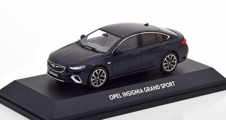 iScale 1:43 Opel Insignia Grand Sport 2017 donkerblauw in dealer verpakking