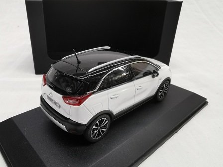 iScale 1:43 Opel Crossland X 2018 wit zwart in dealerverpakking