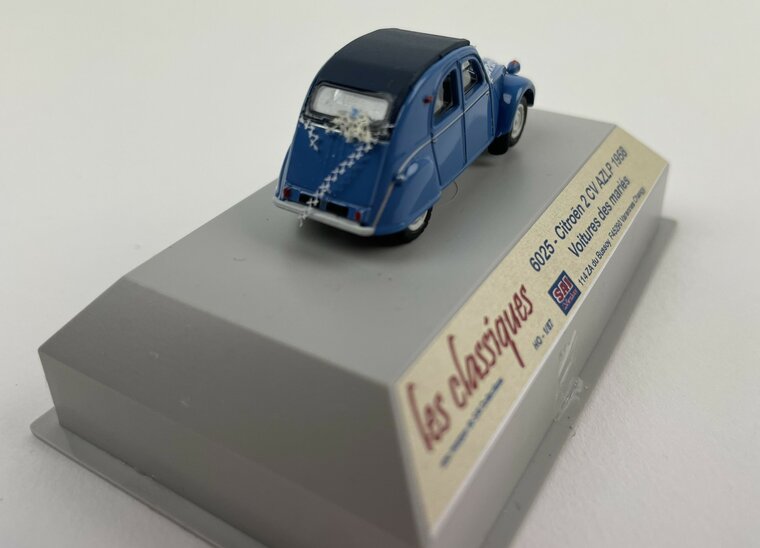 Les Classiques 1:87 Citroen 2CV AZLP Trouwauto 1958 blauw