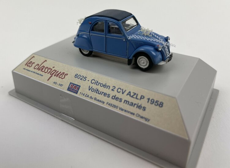 Les Classiques 1:87 Citroen 2CV AZLP Trouwauto 1958 blauw