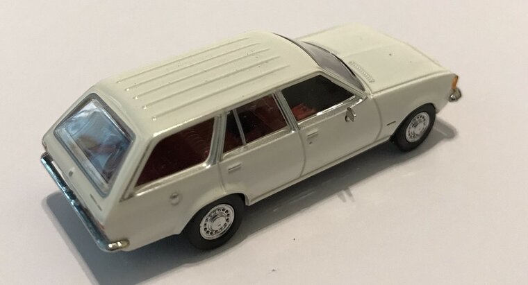 Premium Classixxs 1:87 Opel Rekord D Caravan 1972 wit