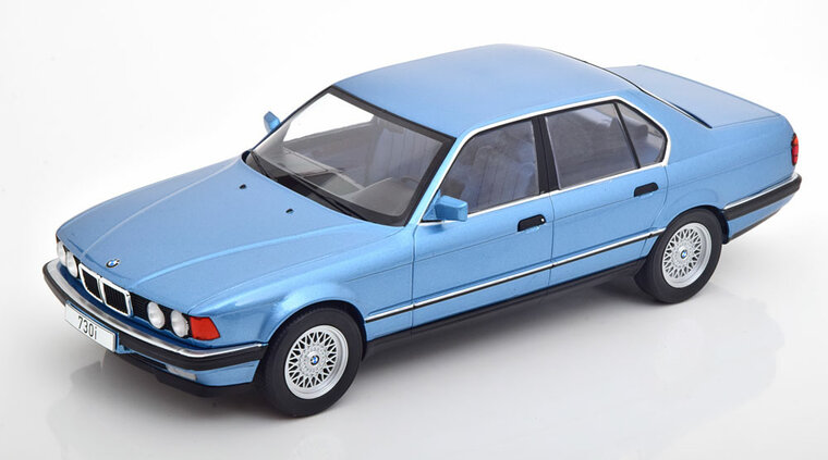 MCG 1:18 BMW 730i E32 lichtblauw metallic, 7er / 7 serie