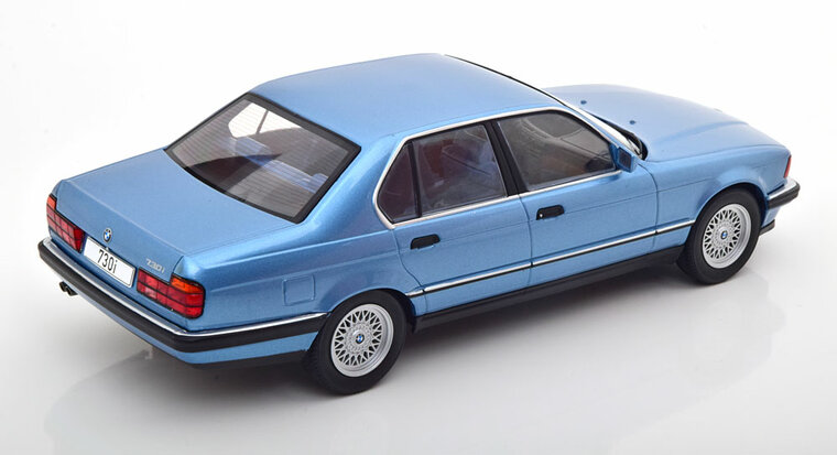 MCG 1:18 BMW 730i E32 lichtblauw metallic, 7er / 7 serie