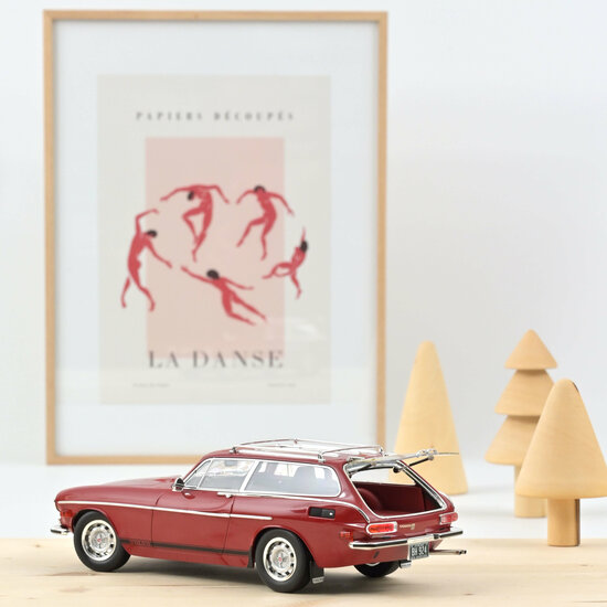 Norev 1:18 Volvo 1800 ES (US version) 1972 - Red with lower side stripes