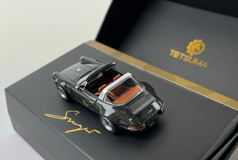 Tesuma 1:64 Porsche 964 Targa Restomod Resin Series  crystal grijs metallic in luxe verpakking