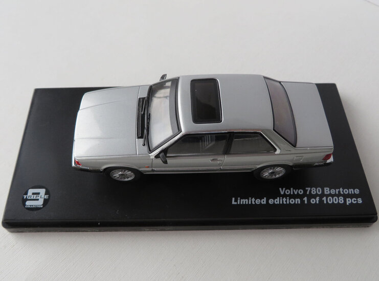 Triple9 1:43 Volvo 780 Bertone 1987 zilver