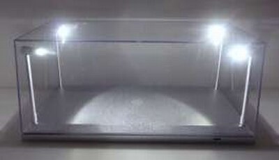 Triple9 1:18 Vitrine met Led met zilver bodem, L 35.0x H 15.3x B 15.6 (Base surface inside 33x13cm)