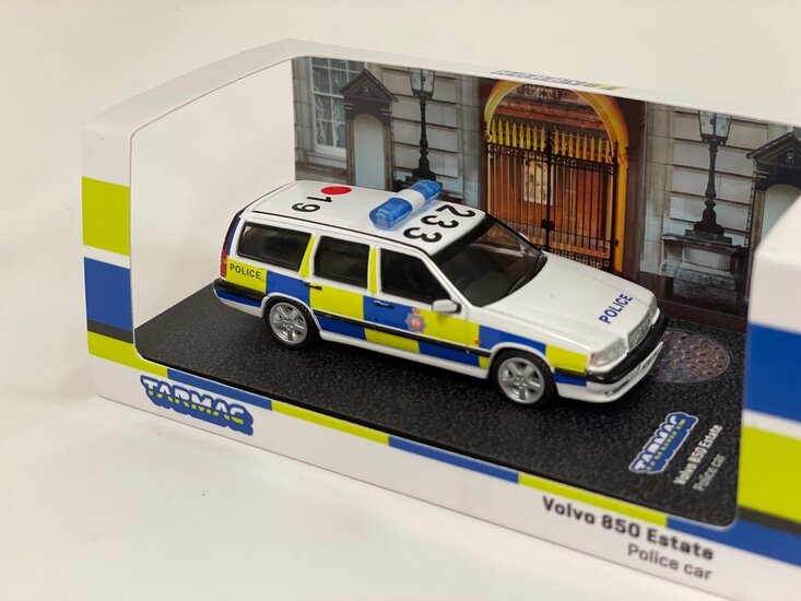 Tarmac 1:64 Volvo 850 police car England / Great Britain / United Kingdom, Hobby64 