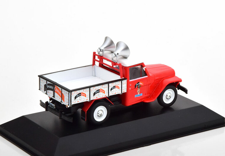 Atlas 1:43 IAME Rastrojero Diesel Amargo Obrero 1962 rood wit in blisterverpakking 
