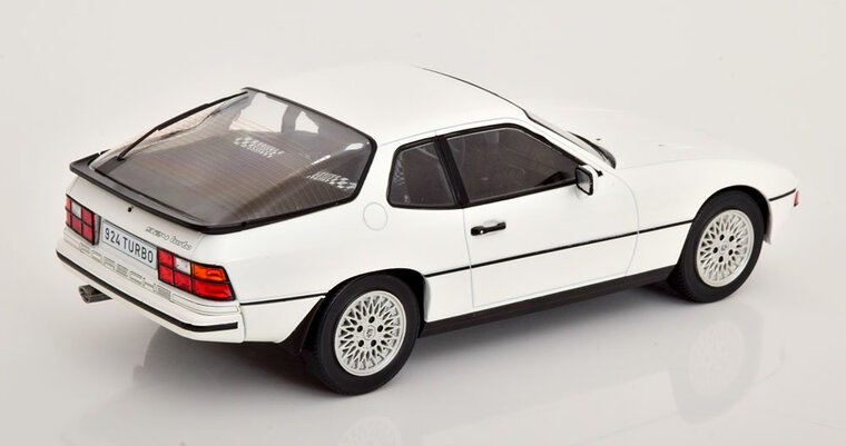MCG 1:18 Porsche 924 Turbo 1979 wit , lijm sporen bij linkerspiegel ( zie fotos)