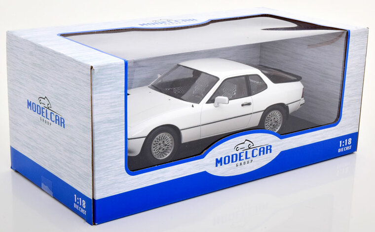 MCG 1:18 Porsche 924 Turbo 1979 wit , lijm sporen bij linkerspiegel ( zie fotos)
