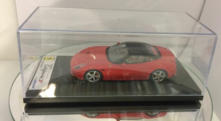 Looksmart 1:43 Ferrari California rosso scuderia / nero ds