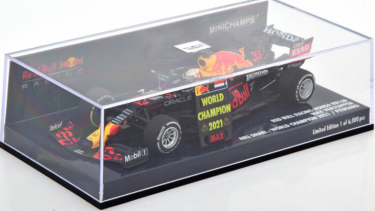 Minichamps 1:43 Red Bull RB16B No 33 Max Verstappen GP Abu Dhabi World Champion 2021 met Pitboard