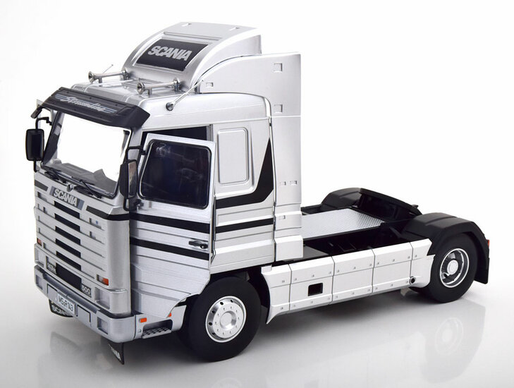Road Kings 1:18 Scania 143 Streamline 1995 zilver, trekker