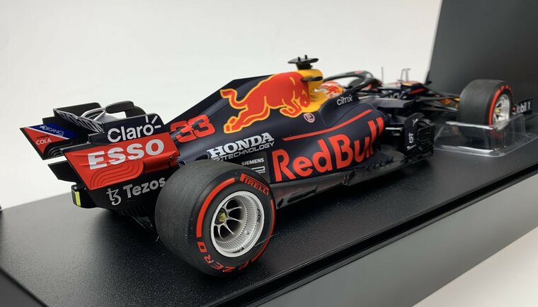 Minichamps 1:18 Red Bull Racing Honda RB16B Max Verstappen No 33, winner Dutch GP 2021
