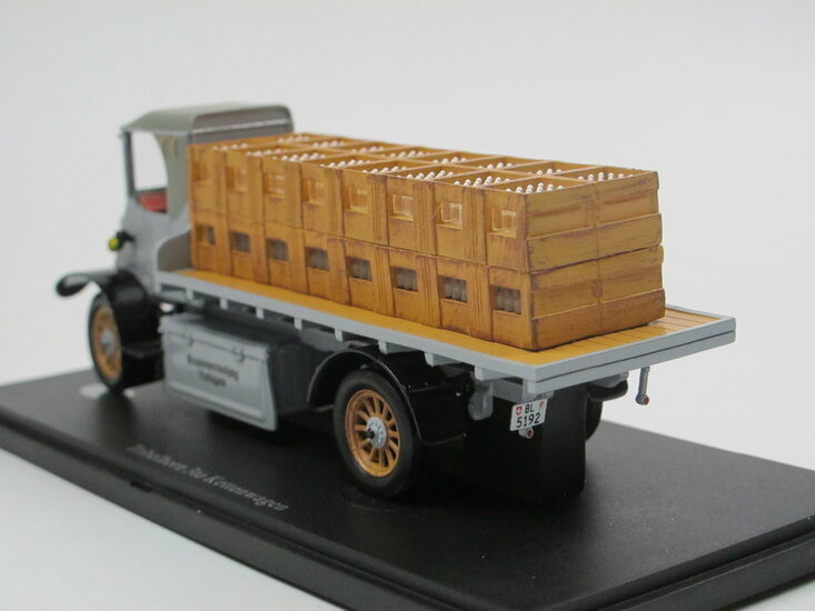 Autocult 1:43 Tribelhorn 3to Kettenwagen - Switzerland 1918 grijs