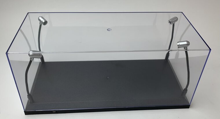 Triple9 1:18 Vitrine met Led 35.0x15.3x15.6 (Base surface inside 33x13cm) zwart bodem, excl modelautos