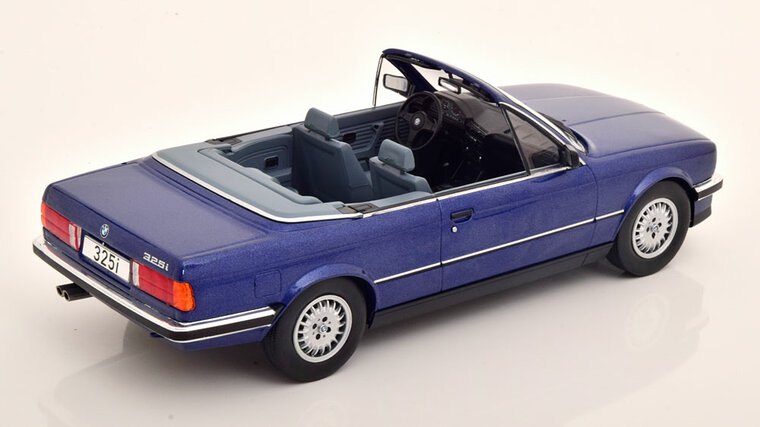 MCG 1:18 BMW 325i E30 Cabrio blauw metallic