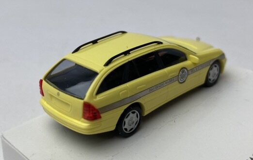 Busch 1:87 Mercedes C combi Warsteiner