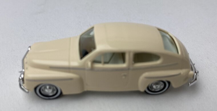 Busch 1:87 Volvo 544 Limousine cream